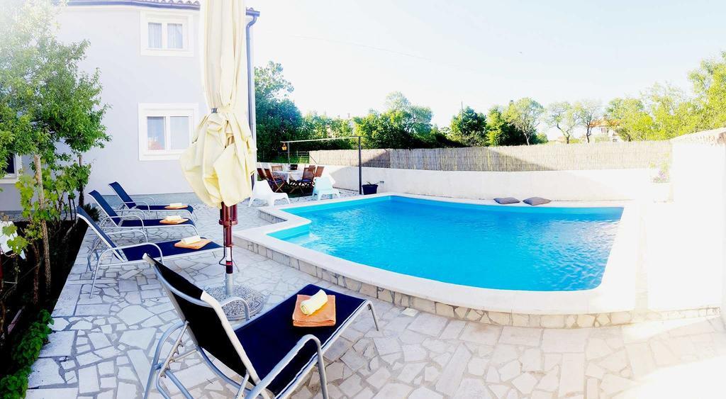 Guest House Ilic Loborika Εξωτερικό φωτογραφία