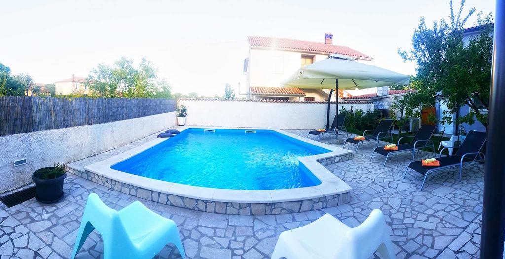 Guest House Ilic Loborika Εξωτερικό φωτογραφία