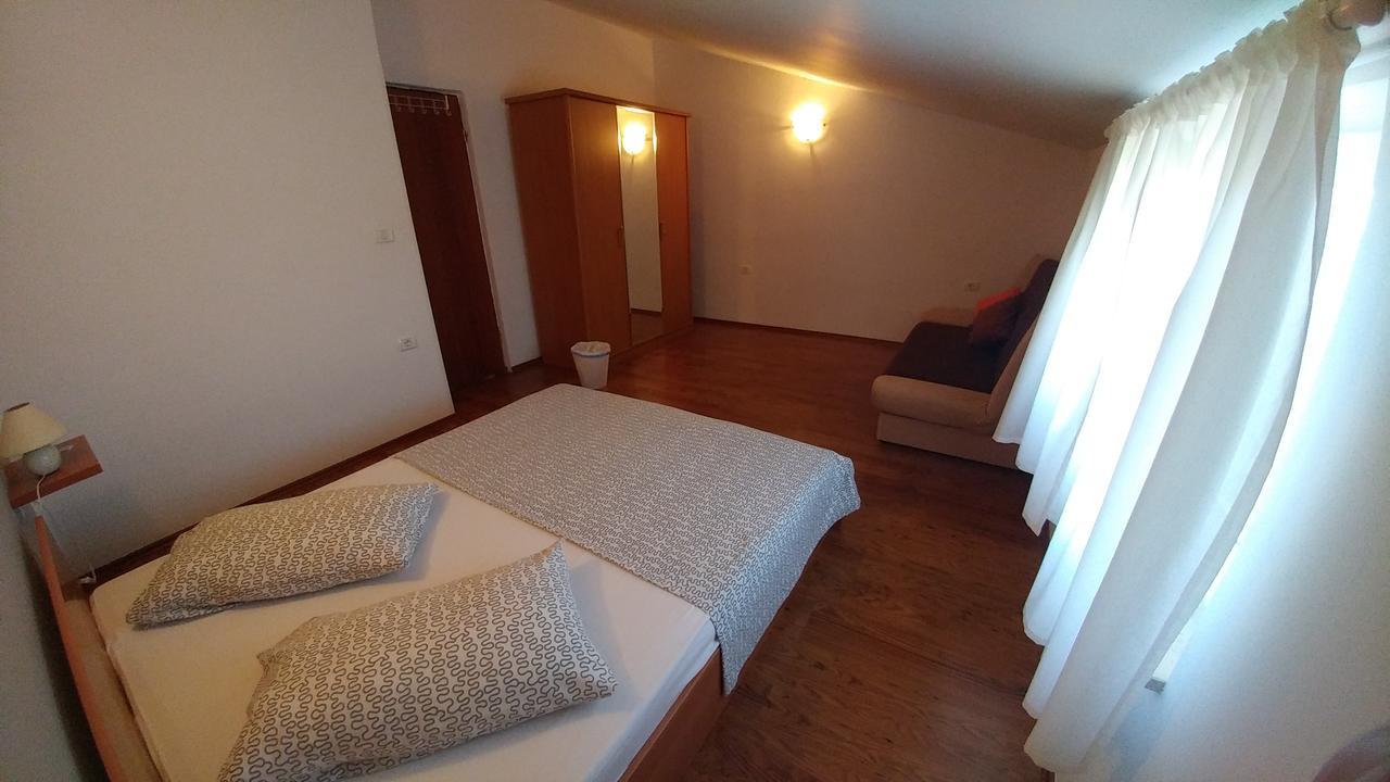 Guest House Ilic Loborika Εξωτερικό φωτογραφία